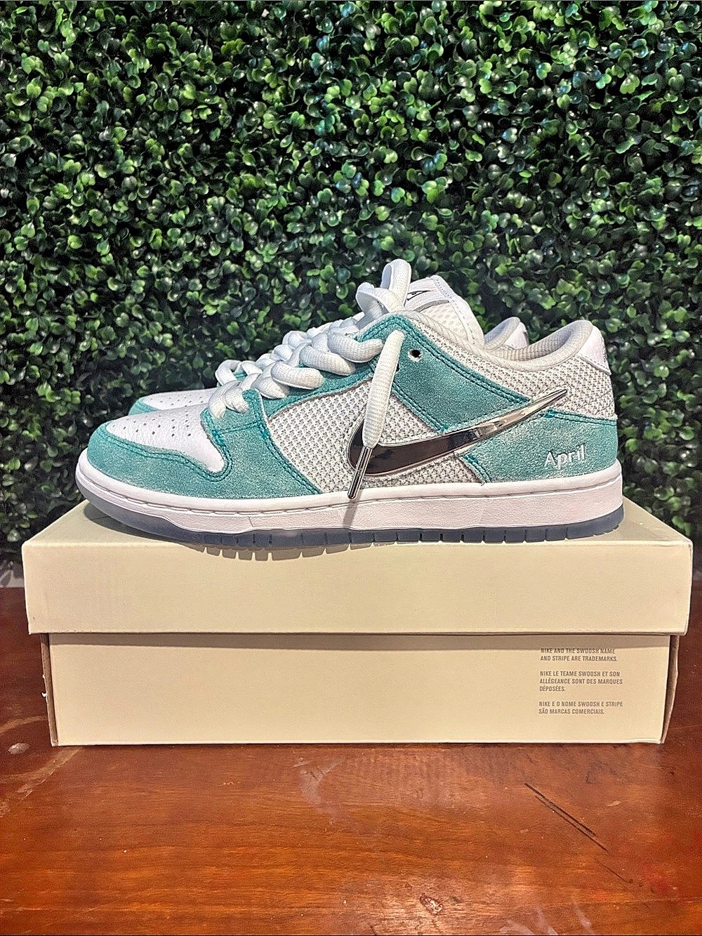 Nike SB Dunk Low Pro QS Low Pro QS Blue & White US 7.5 Like New